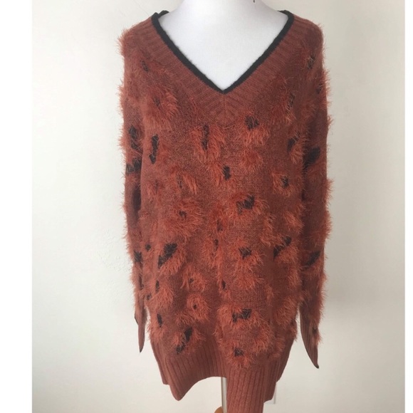 Hem & Thread Eyelash Spotted Sweater - Picture 2 of 7